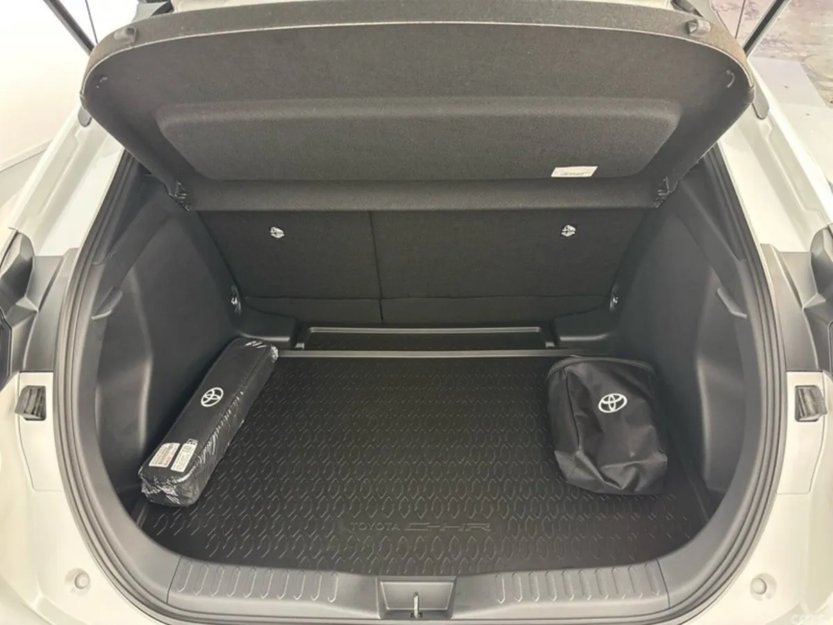 Toyota C-HR SUV, Petrol Hybrid, 2026, White