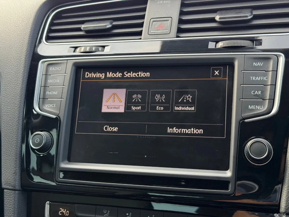 Volkswagen Golf Hatchback, Petrol, 2015, Silver