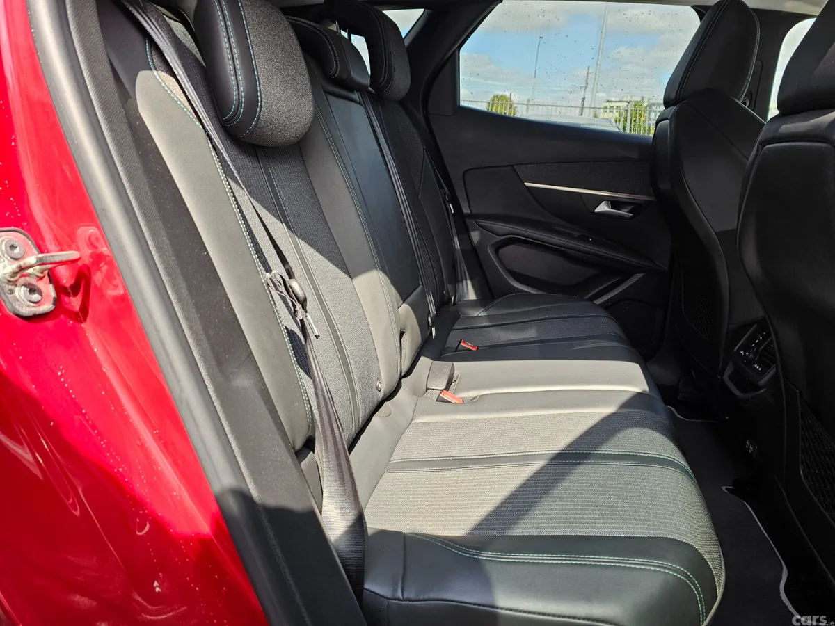 Peugeot 3008 MPV, Petrol, 2021, Red
