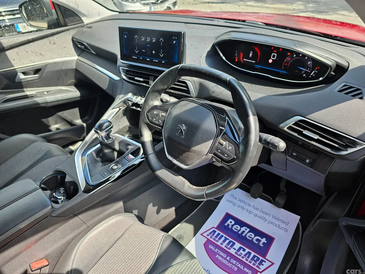 Peugeot 3008 MPV, Petrol, 2021, Red