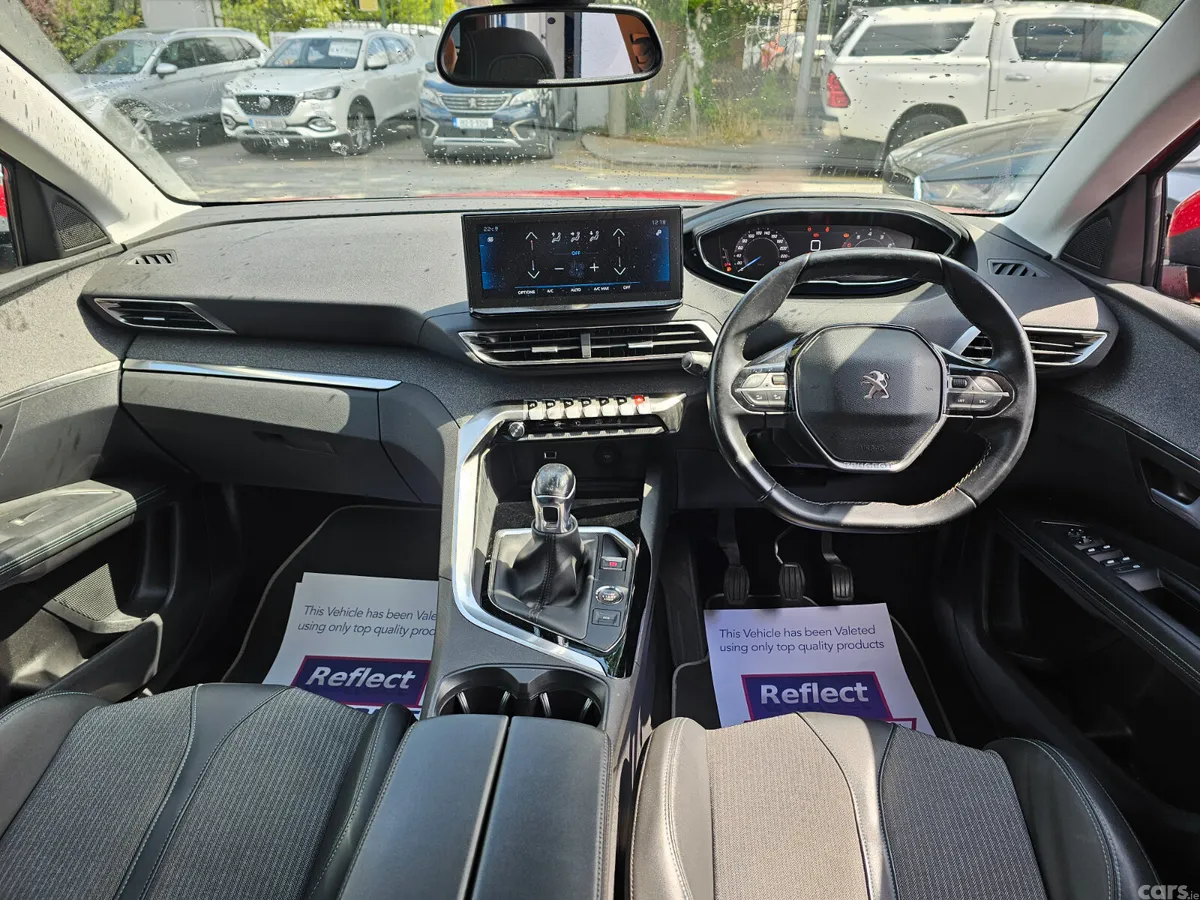 Peugeot 3008 MPV, Petrol, 2021, Red