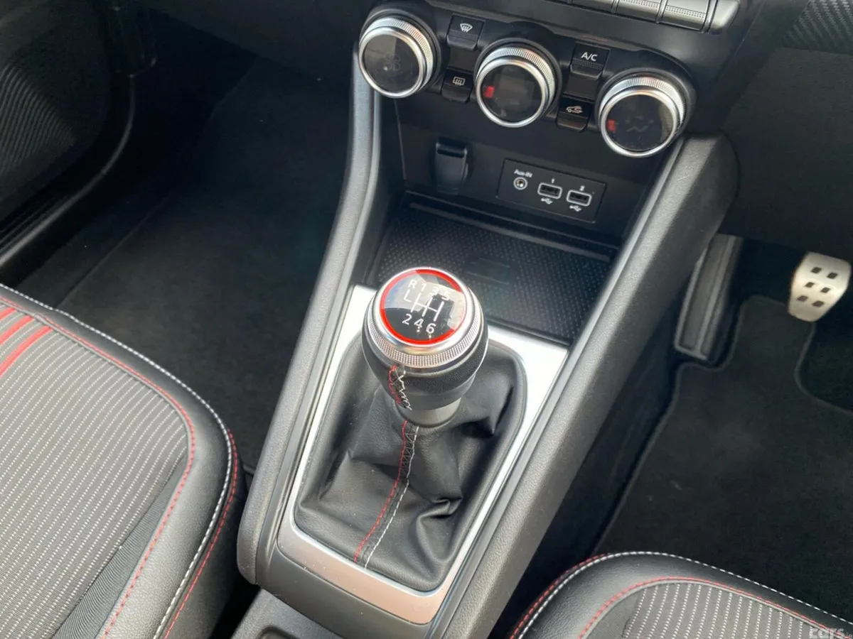 Renault Captur Hatchback, Petrol, 2023, Red