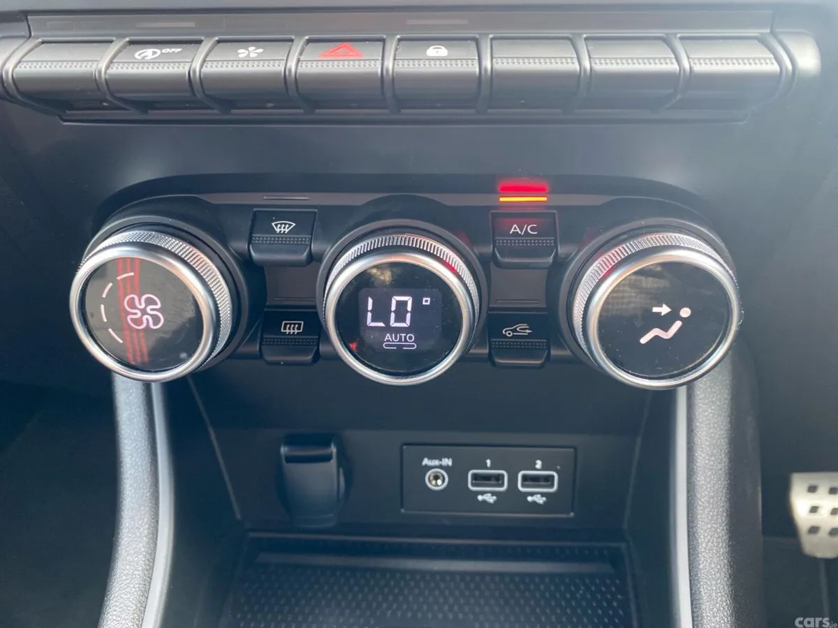 Renault Captur Hatchback, Petrol, 2023, Red