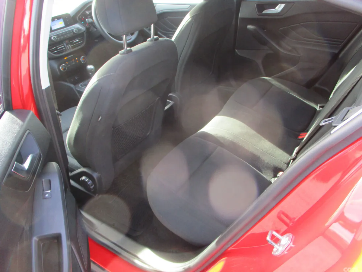 Ford Focus Hatchback, Diesel, 2019, Red