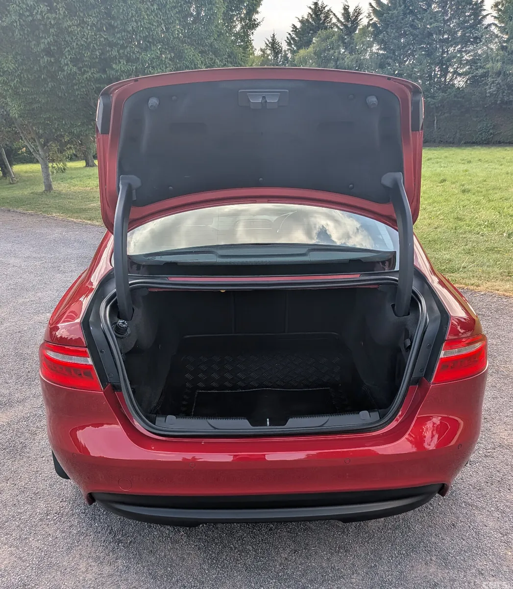 Jaguar XE Saloon, Diesel, 2015, Red