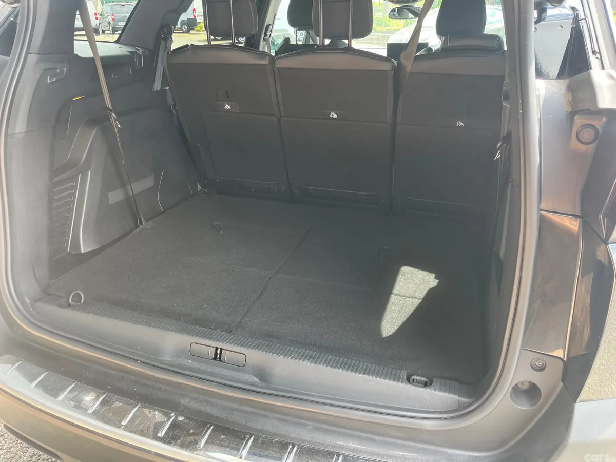 Peugeot 5008 MPV, Petrol, 2023, Black
