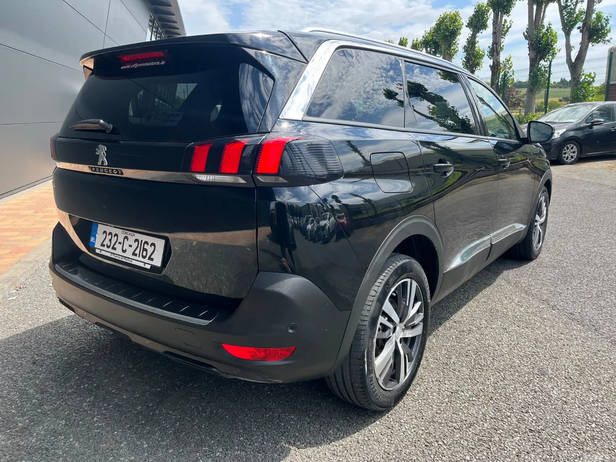 Peugeot 5008 MPV, Petrol, 2023, Black
