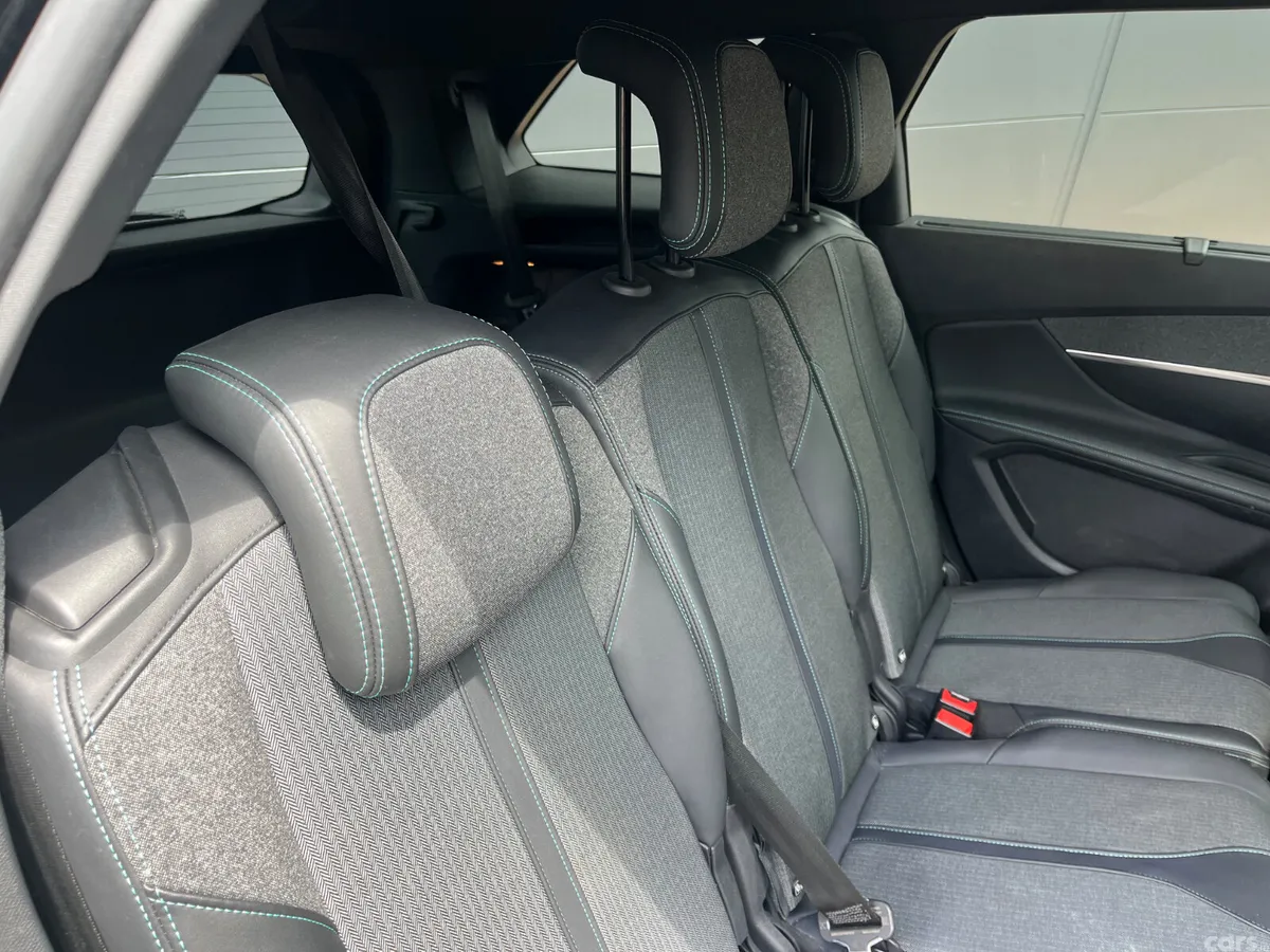 Peugeot 5008 MPV, Petrol, 2023, Black
