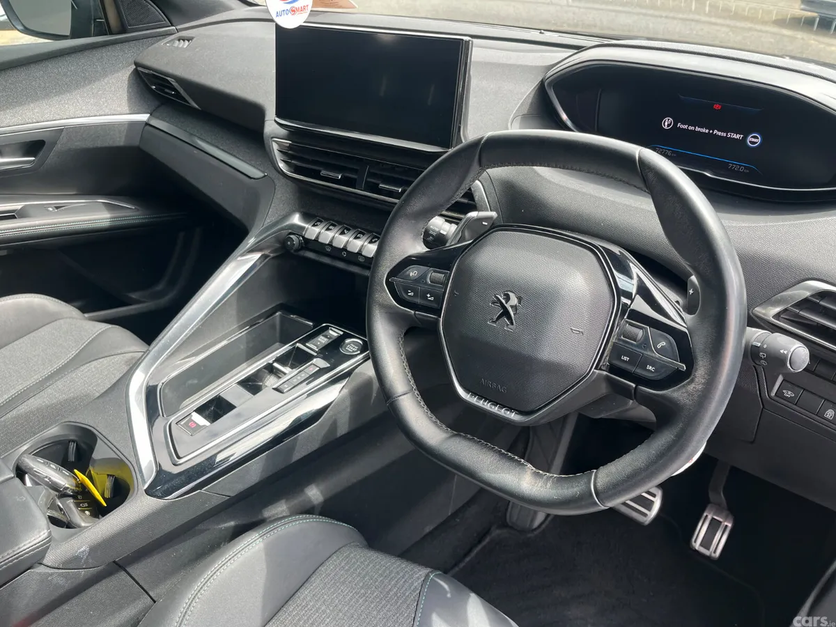 Peugeot 5008 MPV, Petrol, 2023, Black