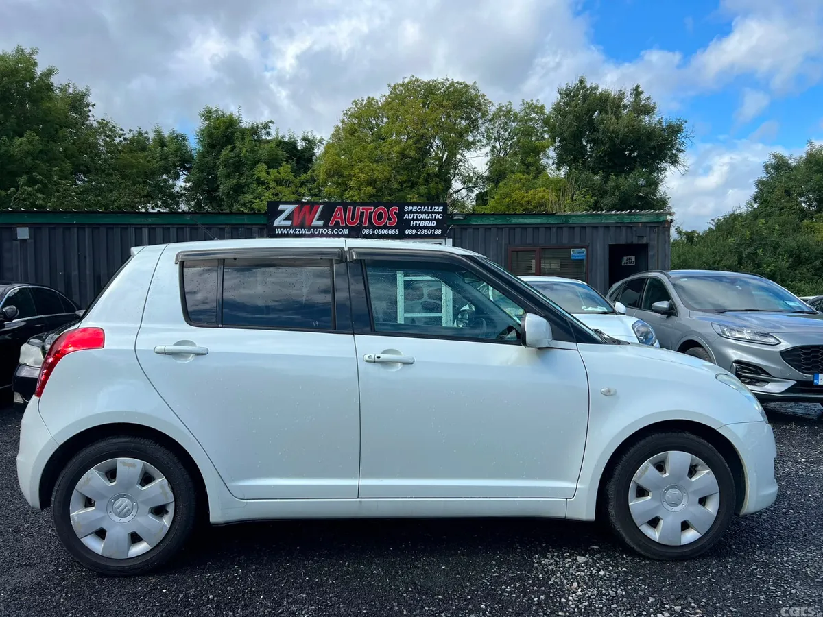 Suzuki Swift Hatchback, Petrol, 2010, White