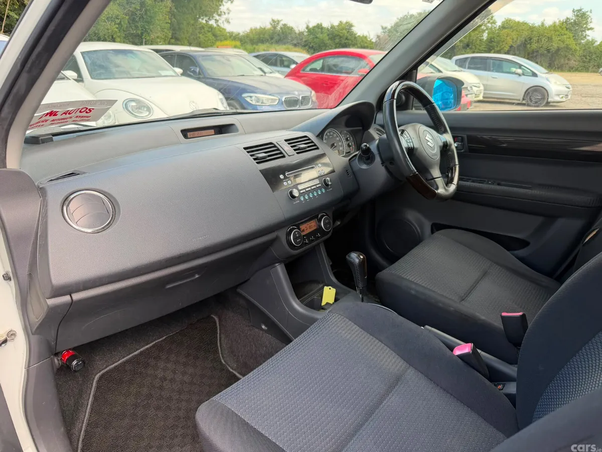 Suzuki Swift Hatchback, Petrol, 2010, White