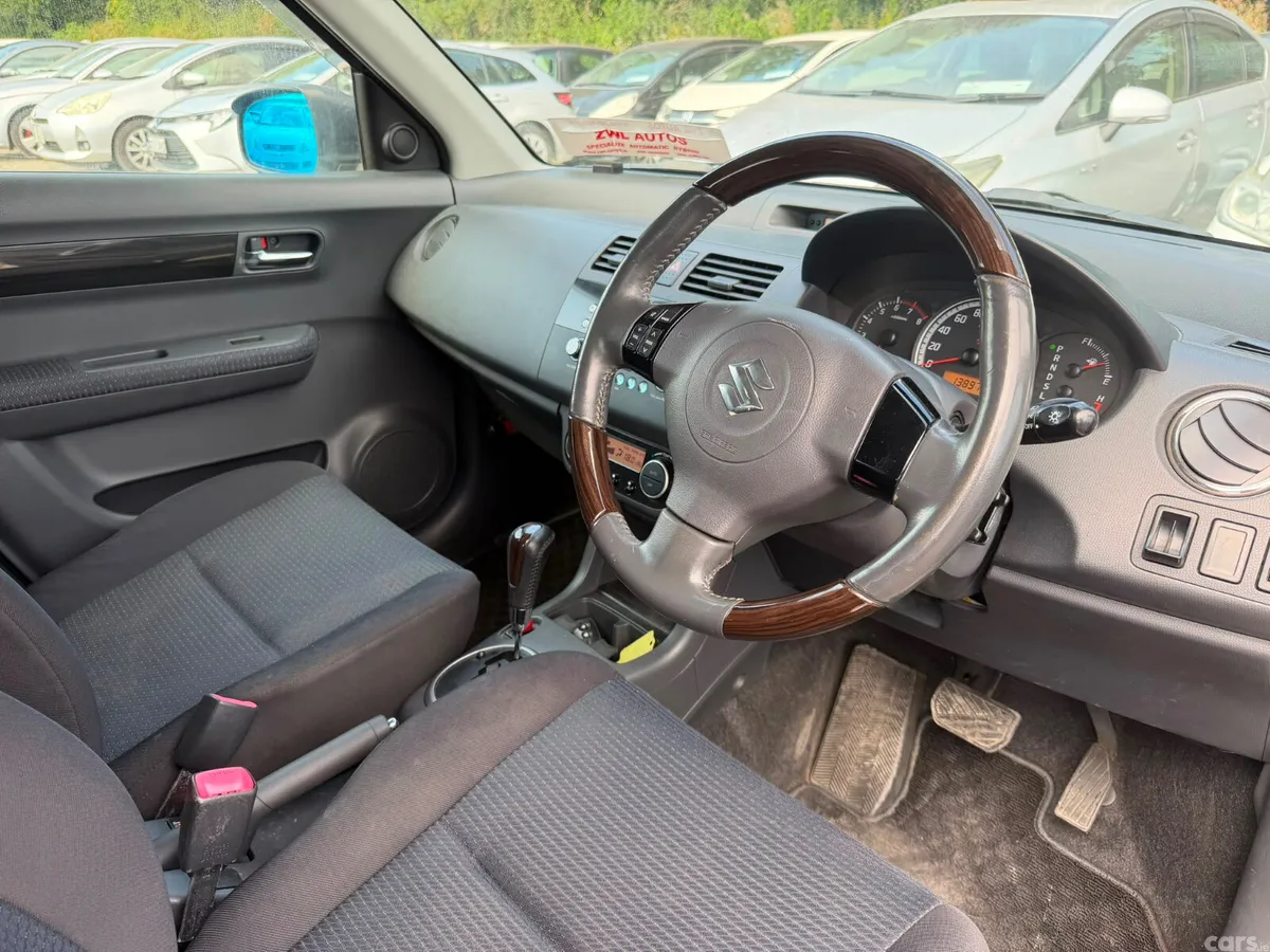 Suzuki Swift Hatchback, Petrol, 2010, White