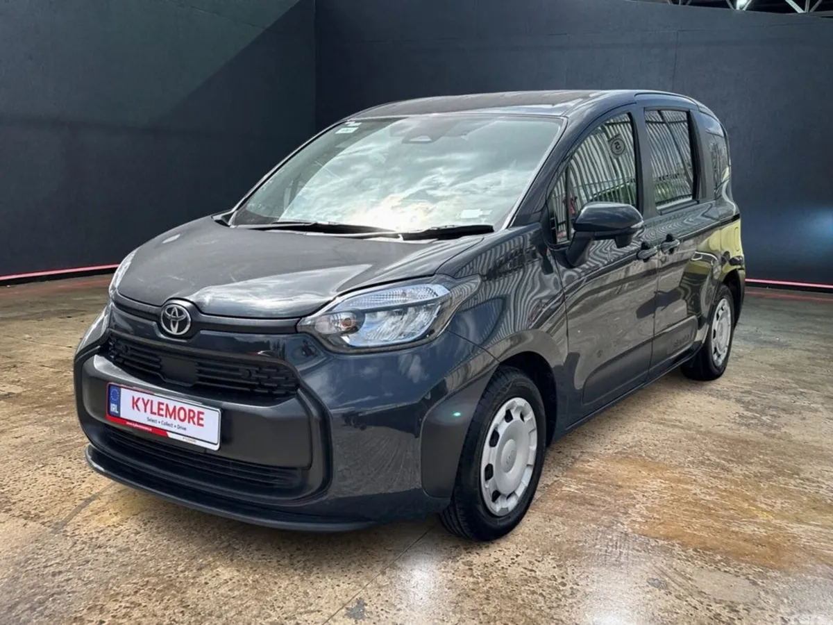 Toyota Sienta MPV, Petrol Hybrid, 2023, Grey