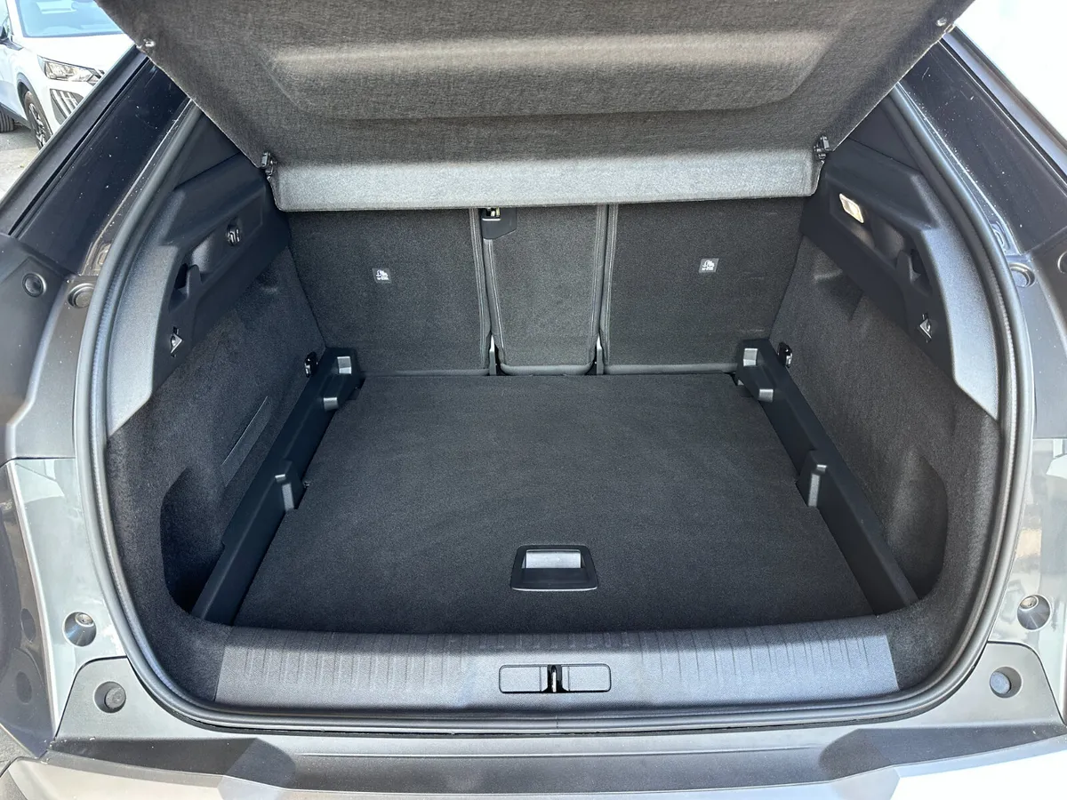 Peugeot 3008 MPV, Petrol, 2025, Grey