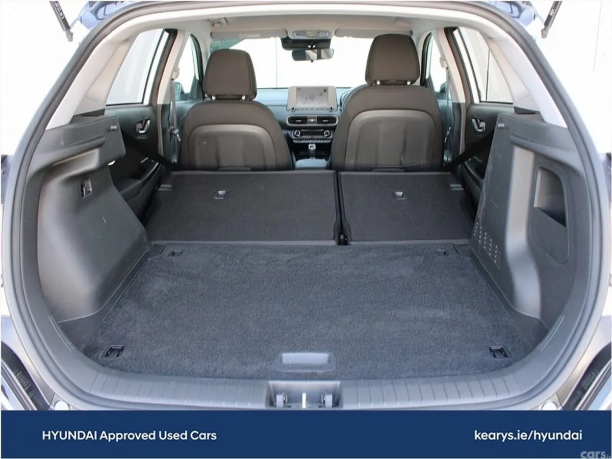 Hyundai KONA MPV, Petrol, 2023, White