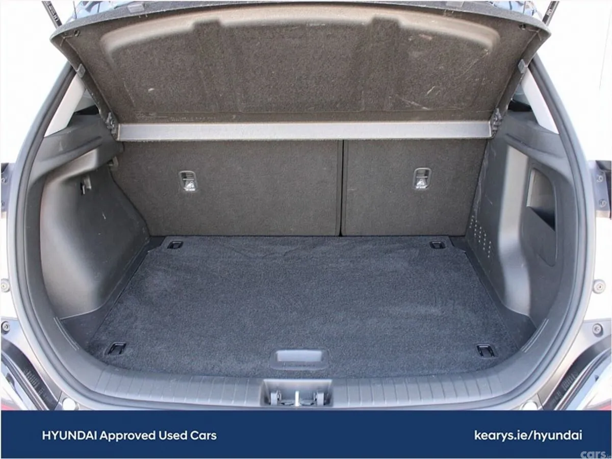 Hyundai KONA MPV, Petrol, 2023, White