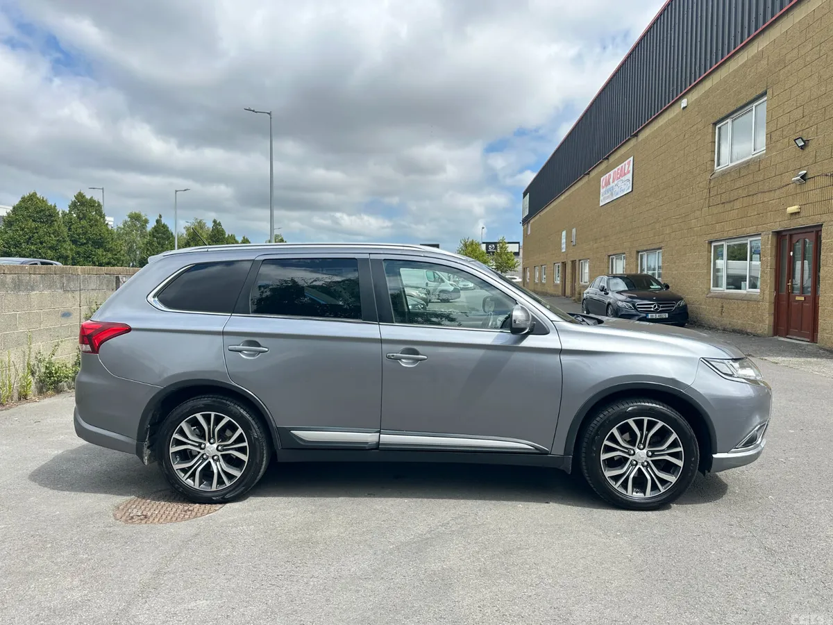 Mitsubishi Outlander SUV, Diesel, 2016, Grey