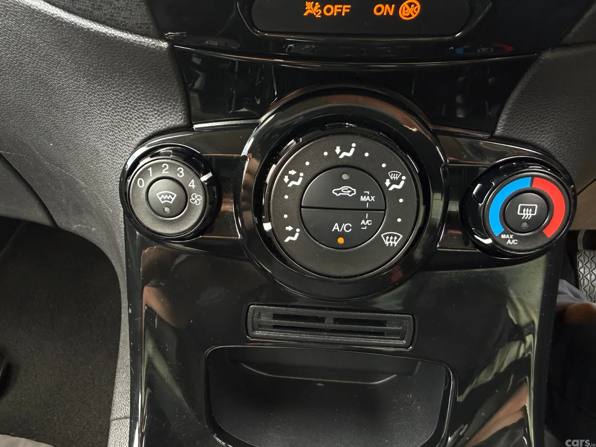 Ford Fiesta Hatchback, Petrol, 2015, Black