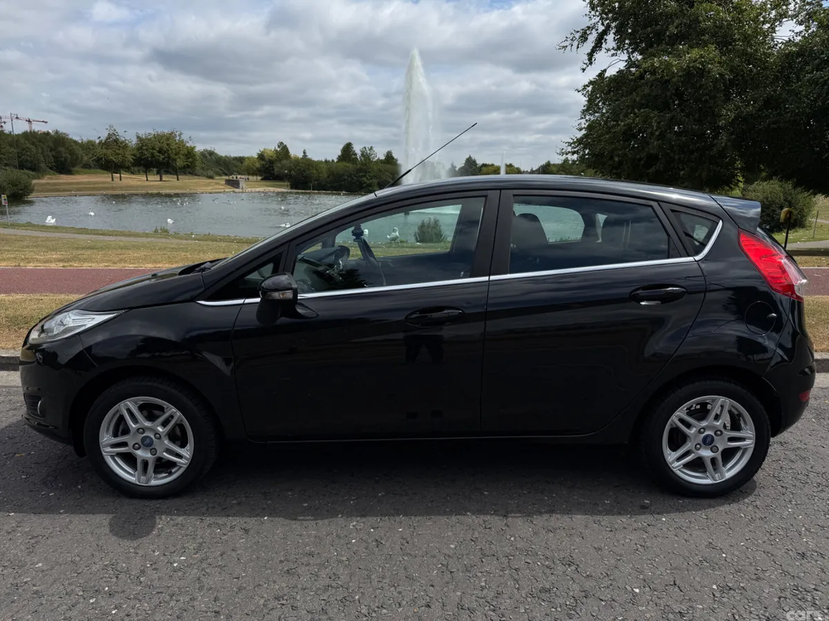 Ford Fiesta Hatchback, Petrol, 2015, Black