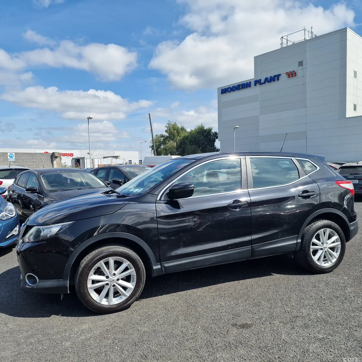 Nissan Qashqai SUV, Petrol, 2017, Black