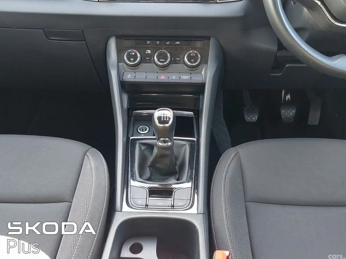 Skoda Karoq SUV, Diesel, 2023, Grey
