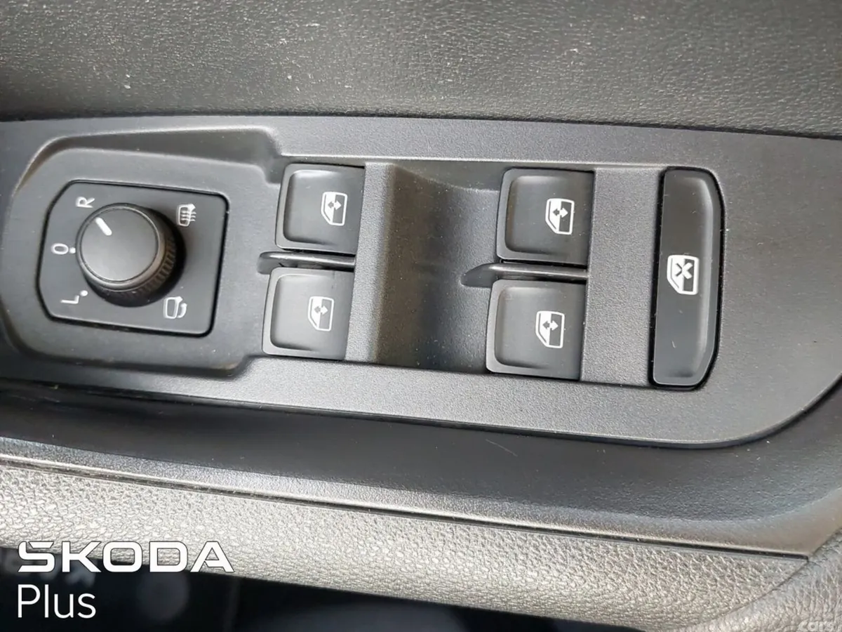 Skoda Karoq SUV, Diesel, 2023, Grey