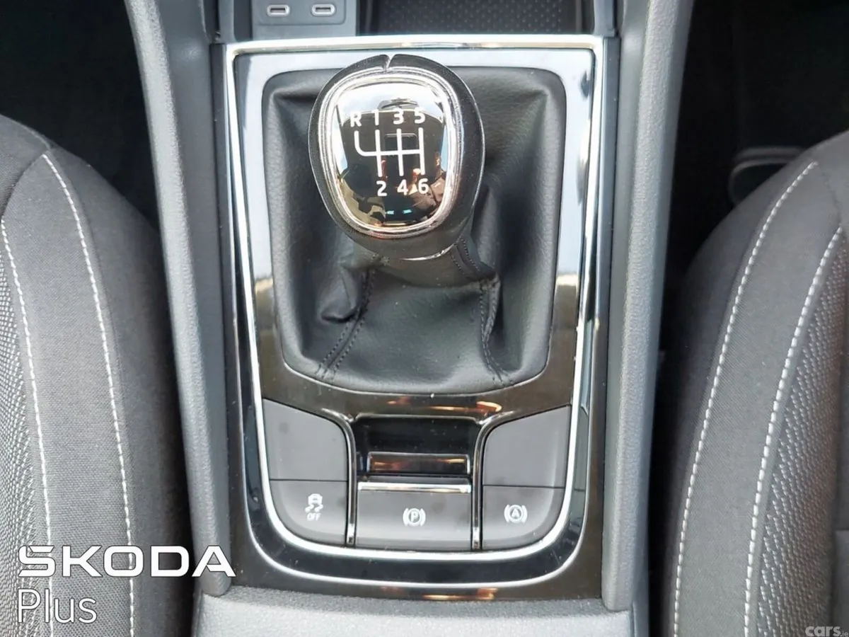 Skoda Karoq SUV, Diesel, 2023, Grey