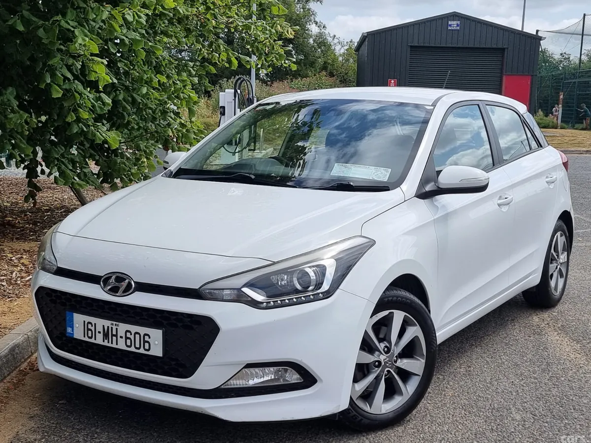 Hyundai i20 Hatchback, Diesel, 2016, White