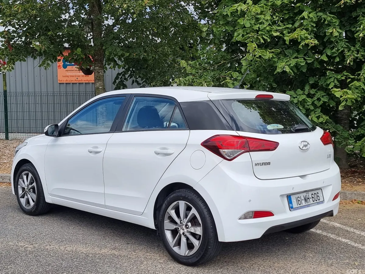 Hyundai i20 Hatchback, Diesel, 2016, White