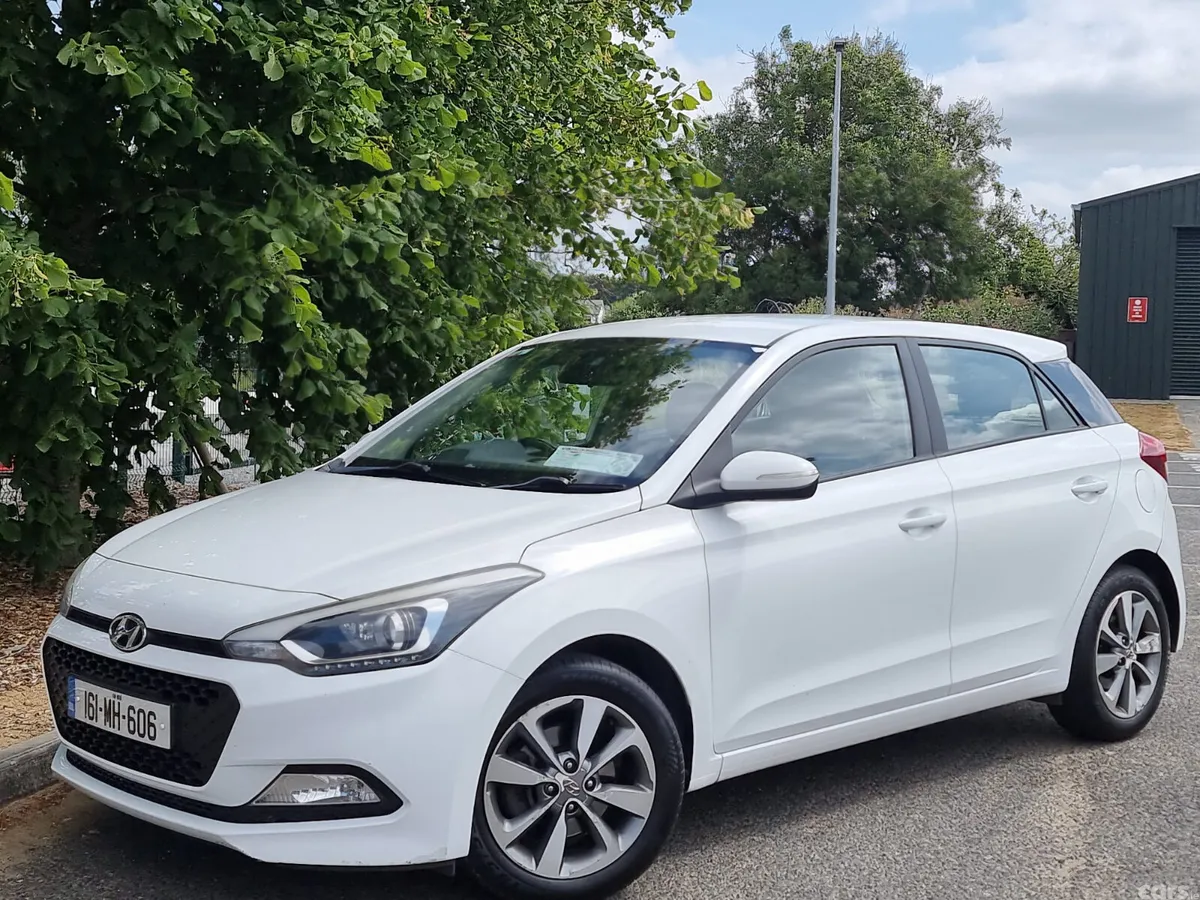 Hyundai i20 Hatchback, Diesel, 2016, White