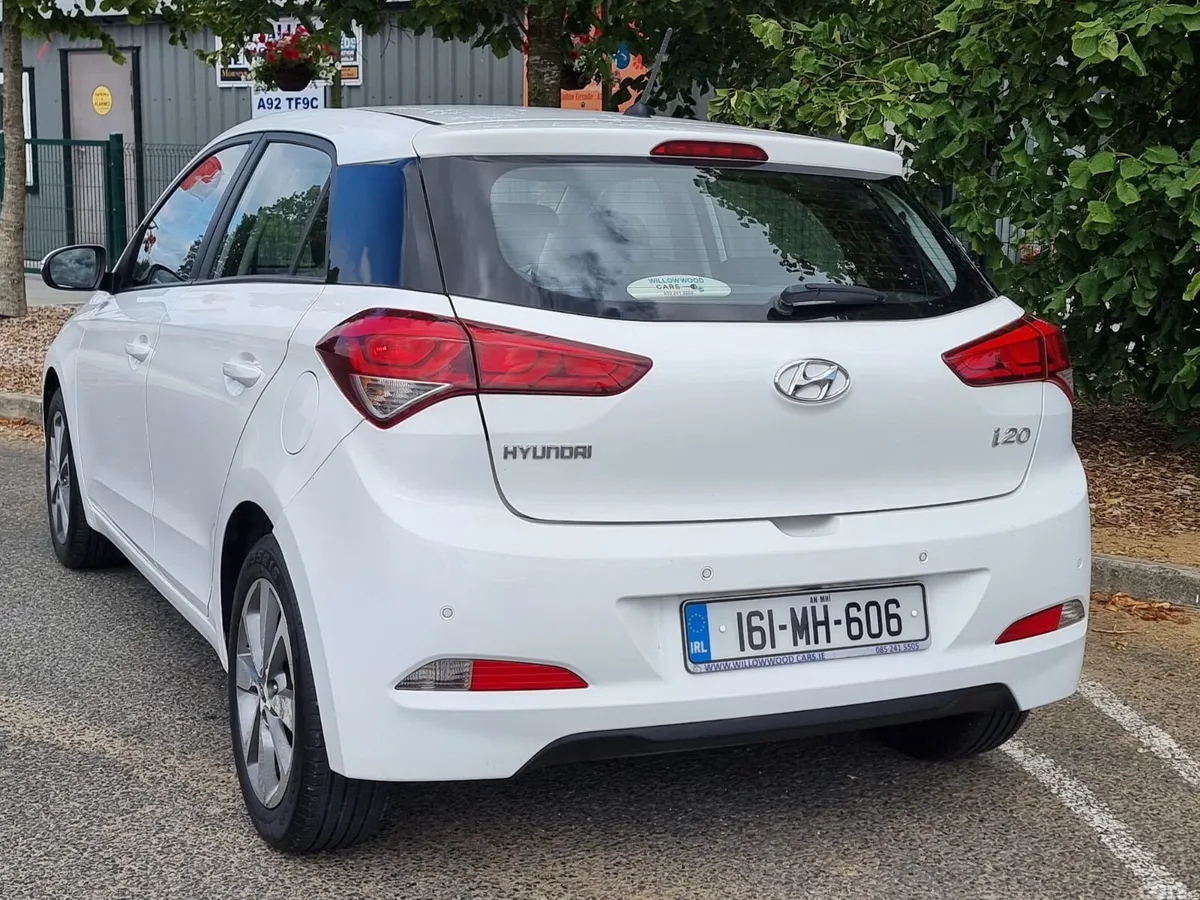 Hyundai i20 Hatchback, Diesel, 2016, White