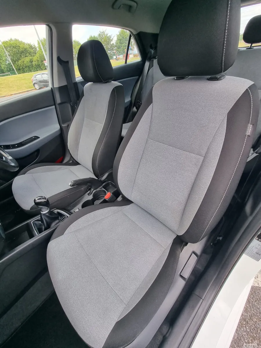Hyundai i20 Hatchback, Diesel, 2016, White