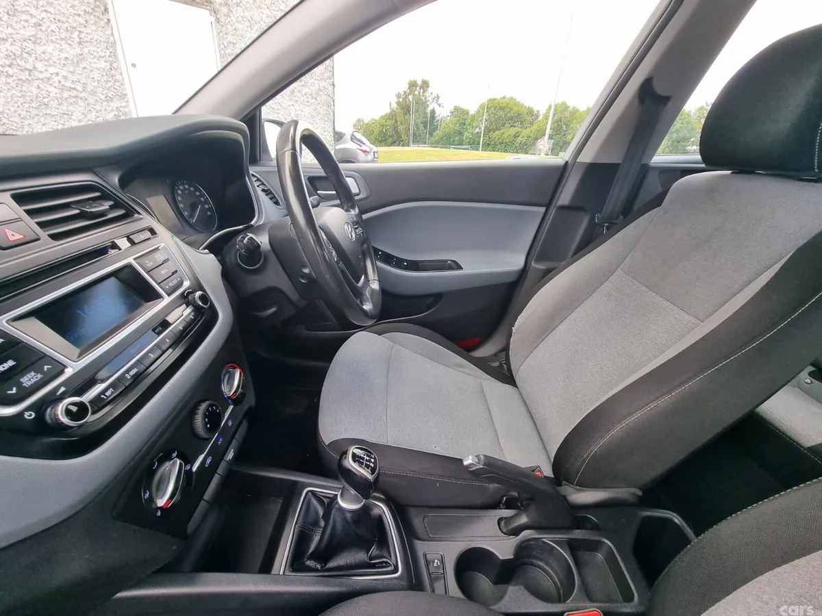 Hyundai i20 Hatchback, Diesel, 2016, White