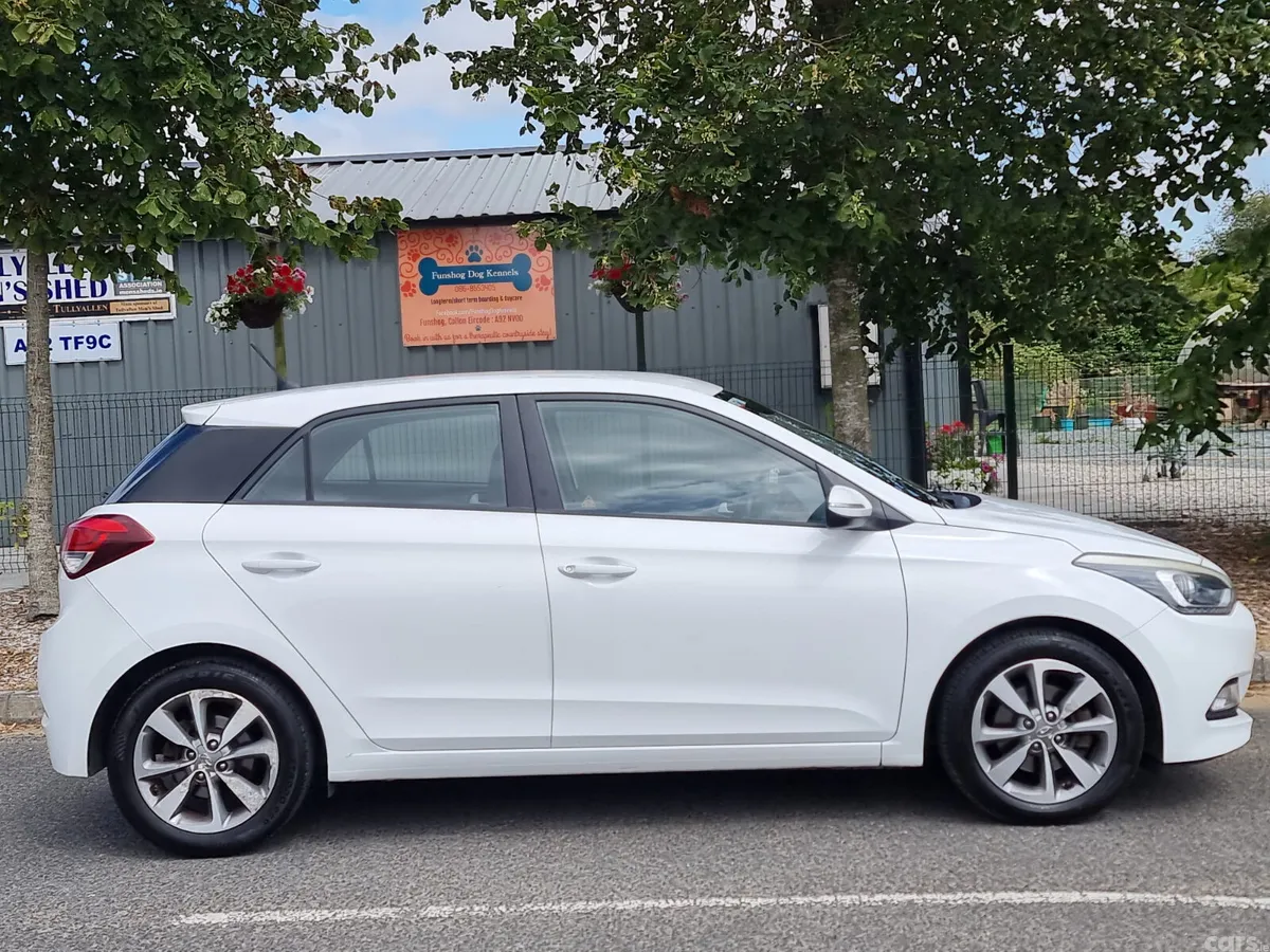 Hyundai i20 Hatchback, Diesel, 2016, White