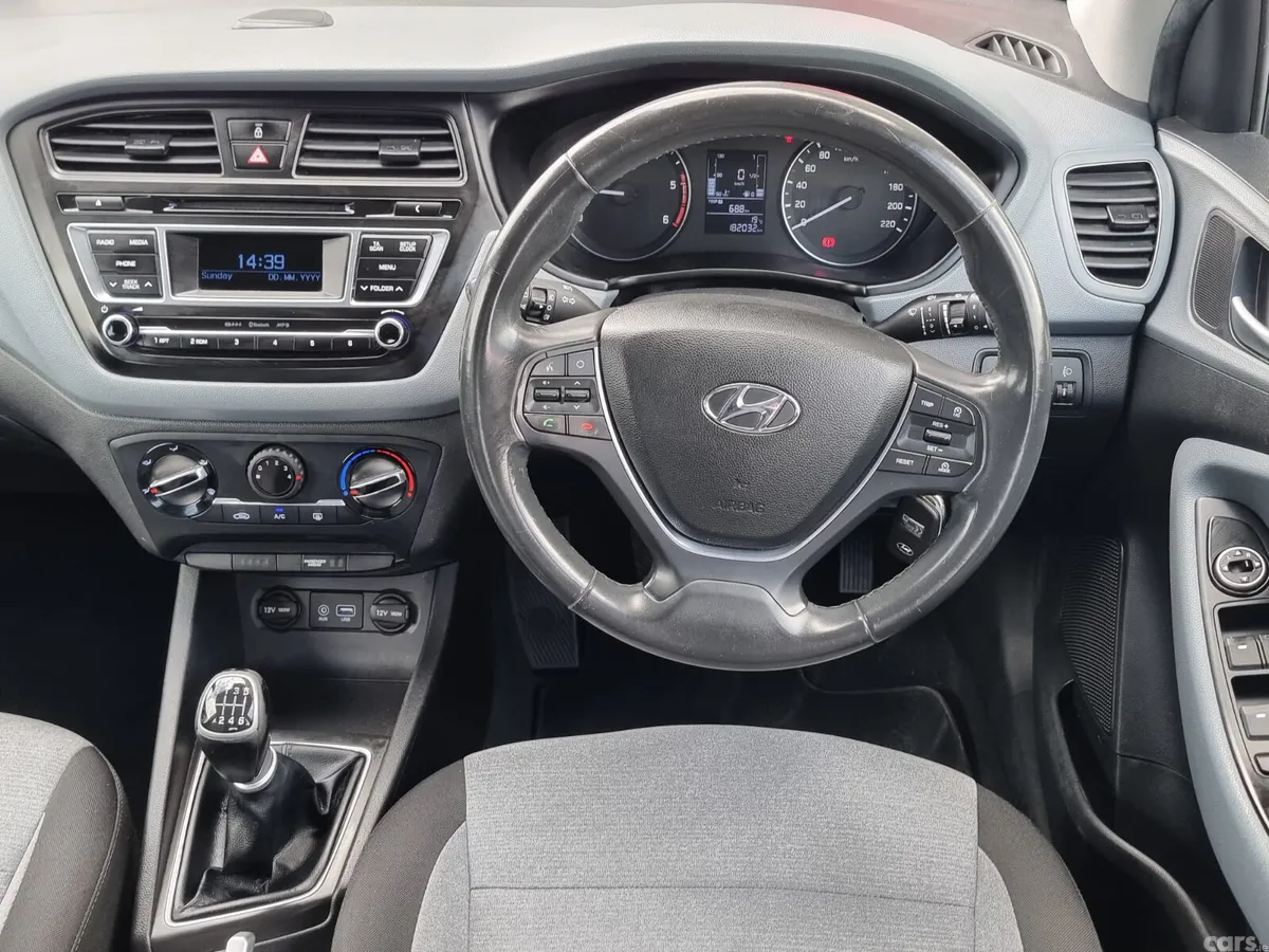 Hyundai i20 Hatchback, Diesel, 2016, White