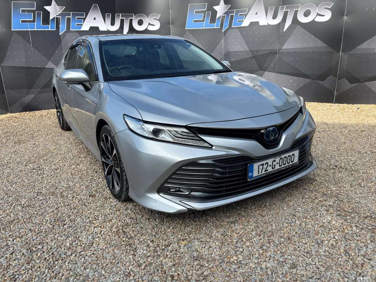 Toyota Camry Saloon, Petrol Hybrid, 2017, Silver
