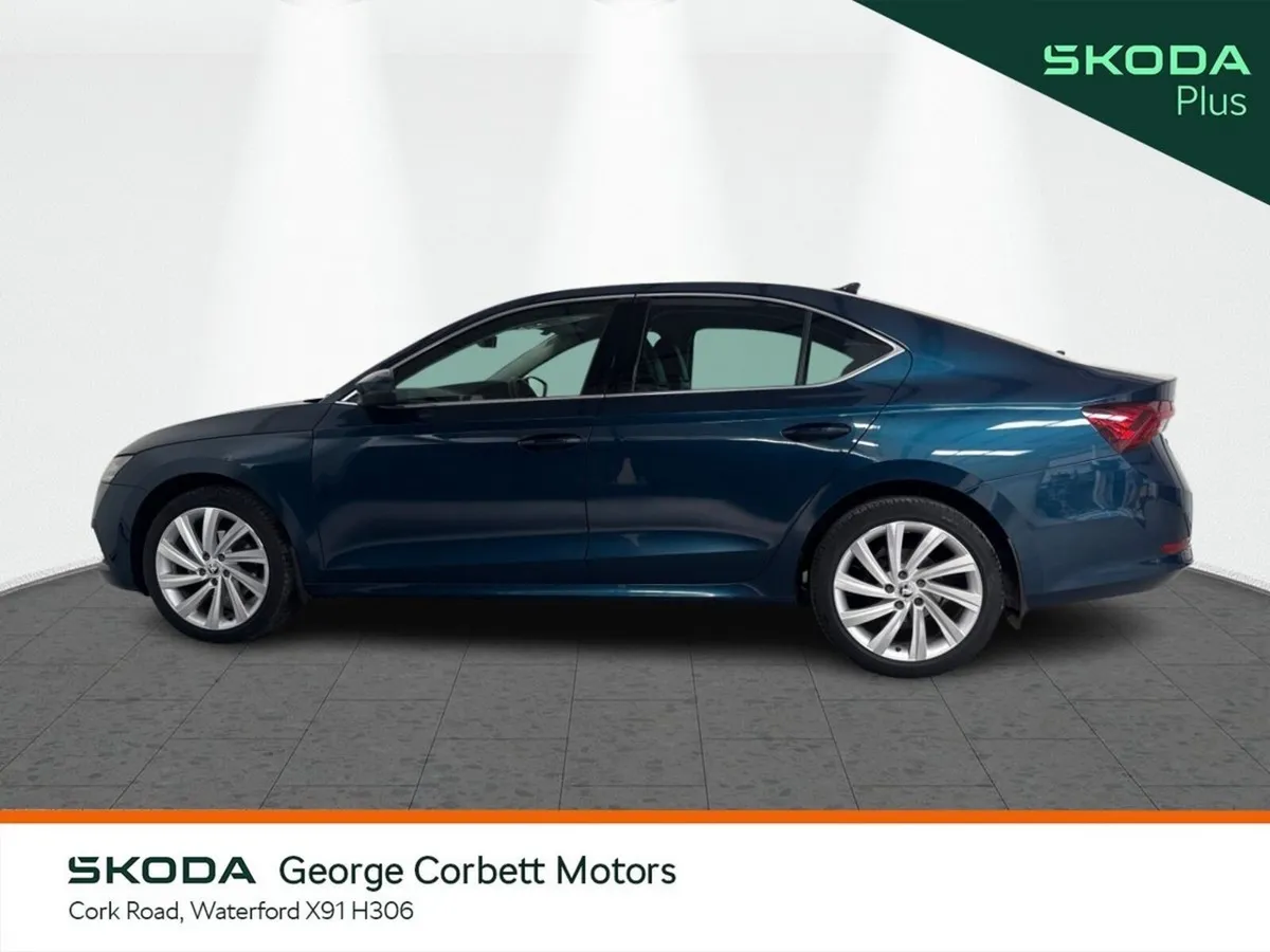Skoda Octavia Saloon, Diesel, 2023, Blue