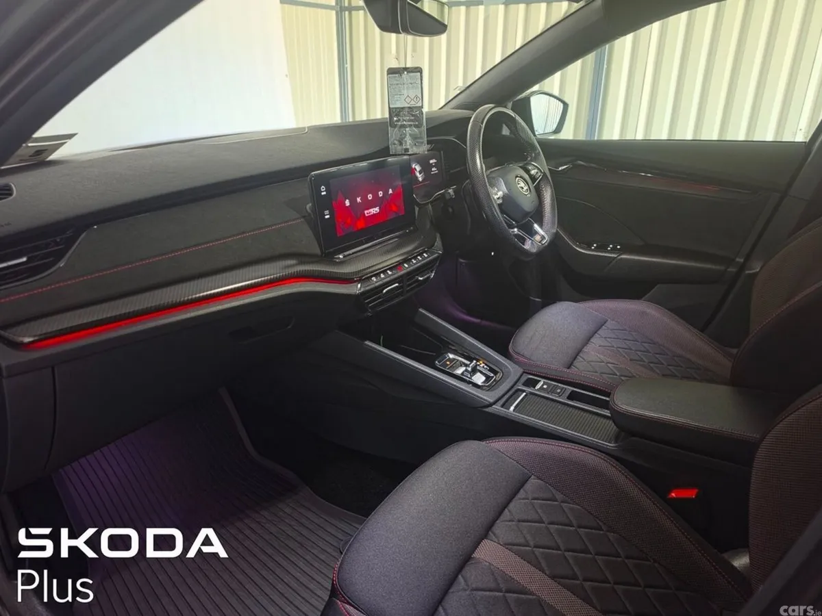 Skoda Octavia Saloon, Diesel, 2024, Grey