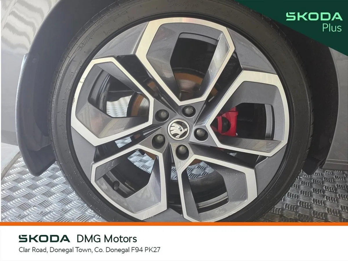 Skoda Octavia Saloon, Diesel, 2024, Grey
