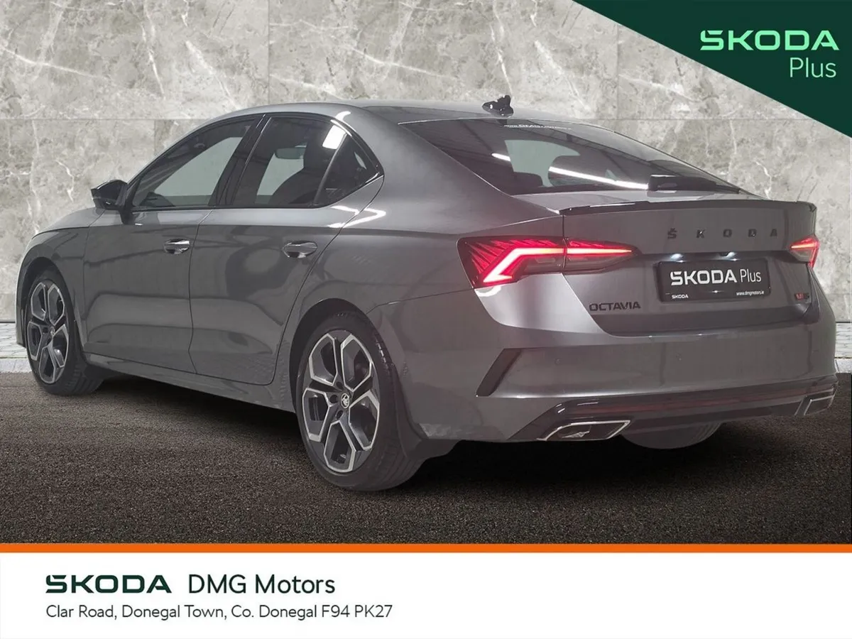 Skoda Octavia Saloon, Diesel, 2024, Grey