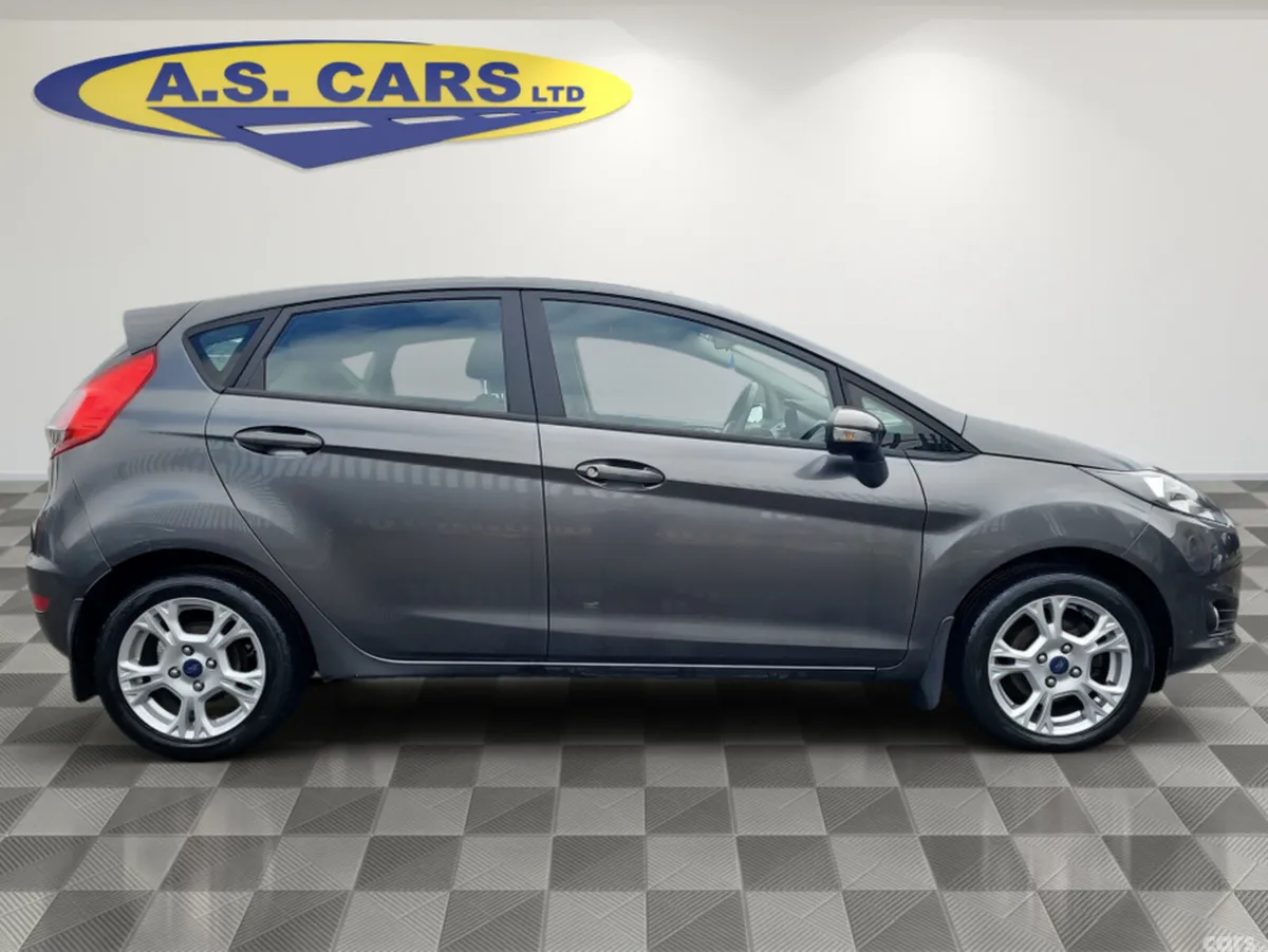 Ford Fiesta Hatchback, Petrol, 2017, Grey