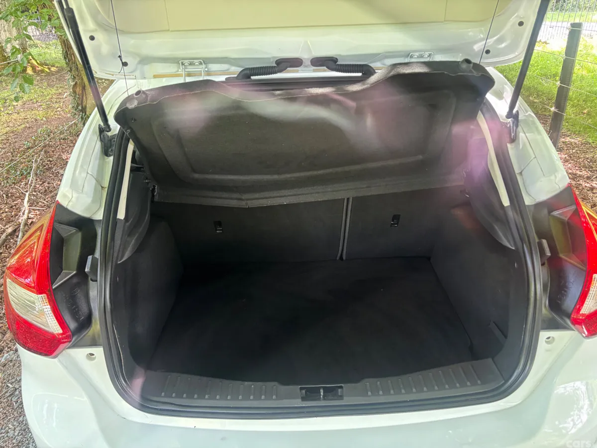 Ford Focus Hatchback, Petrol, 2013, White