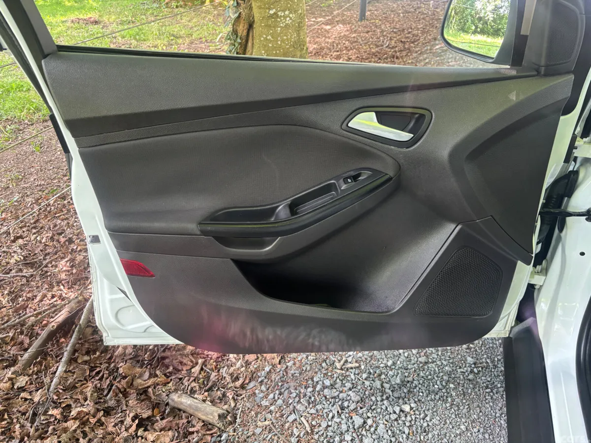 Ford Focus Hatchback, Petrol, 2013, White
