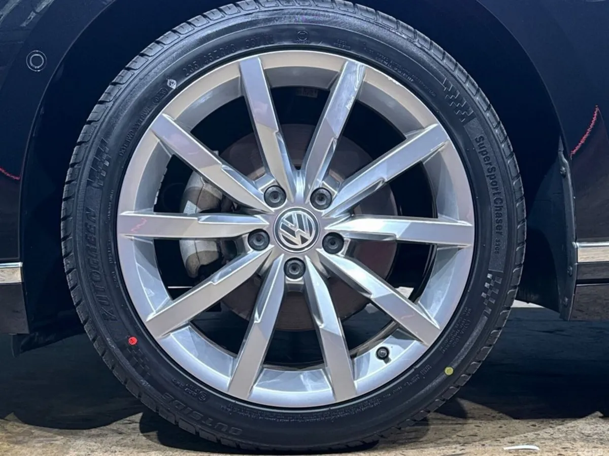 Volkswagen Passat Saloon, Petrol, 2019, Black