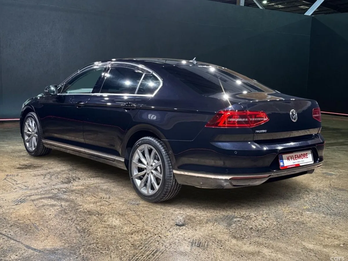 Volkswagen Passat Saloon, Petrol, 2019, Black