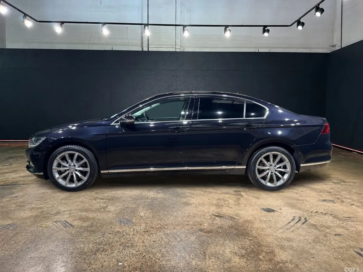 Volkswagen Passat Saloon, Petrol, 2019, Black