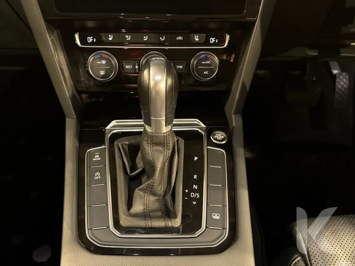 Volkswagen Passat Saloon, Petrol, 2019, Black