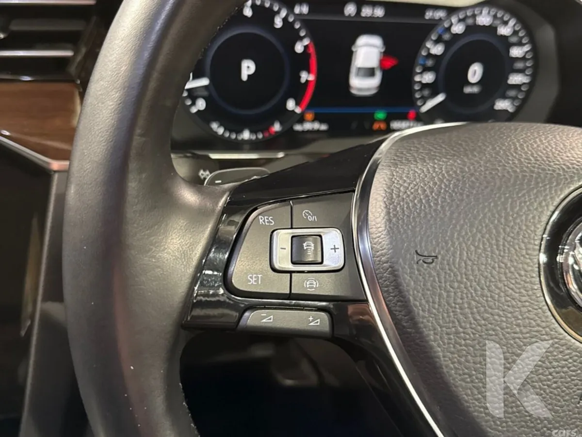 Volkswagen Passat Saloon, Petrol, 2019, Black