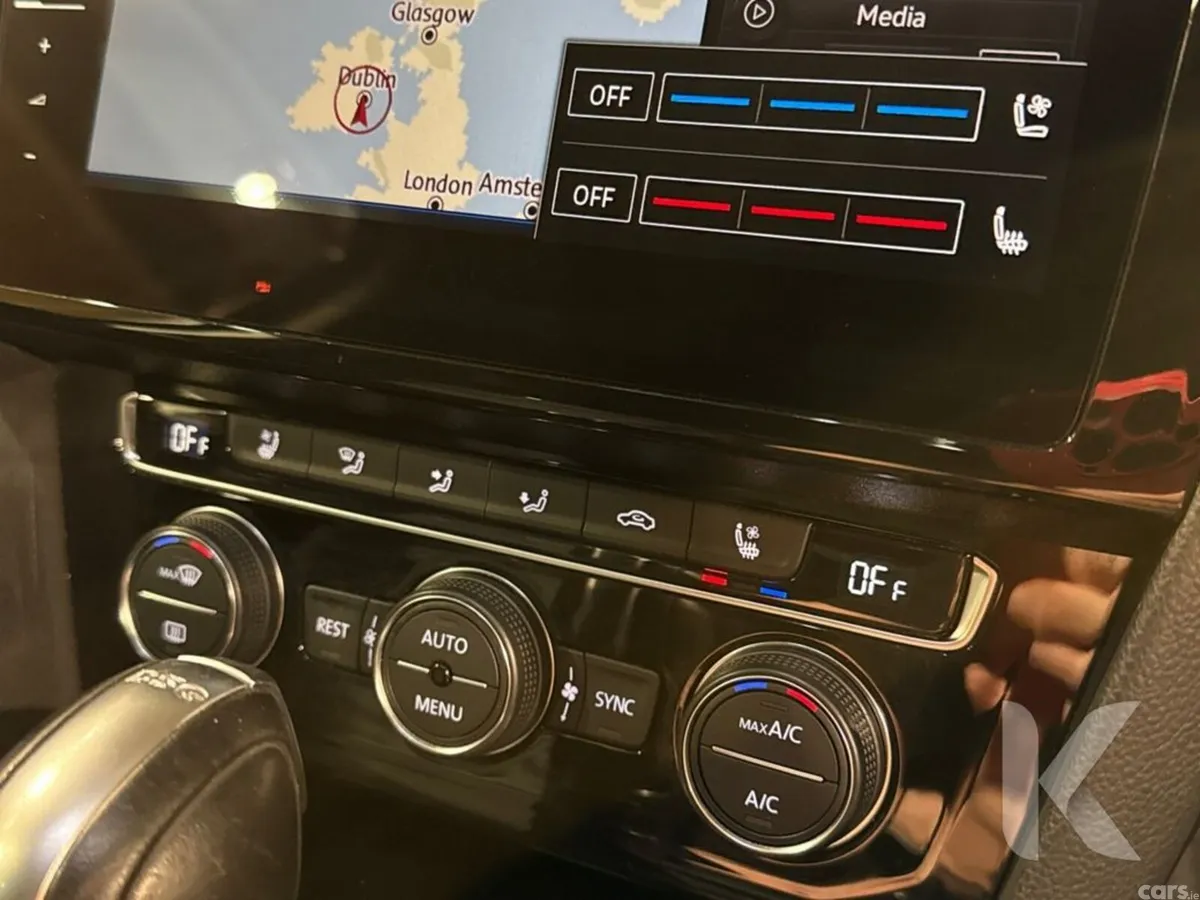 Volkswagen Passat Saloon, Petrol, 2019, Black
