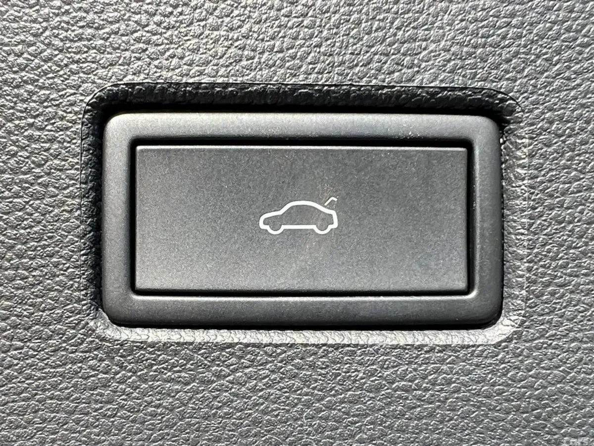 Volkswagen T-Roc SUV, Diesel, 2021, White